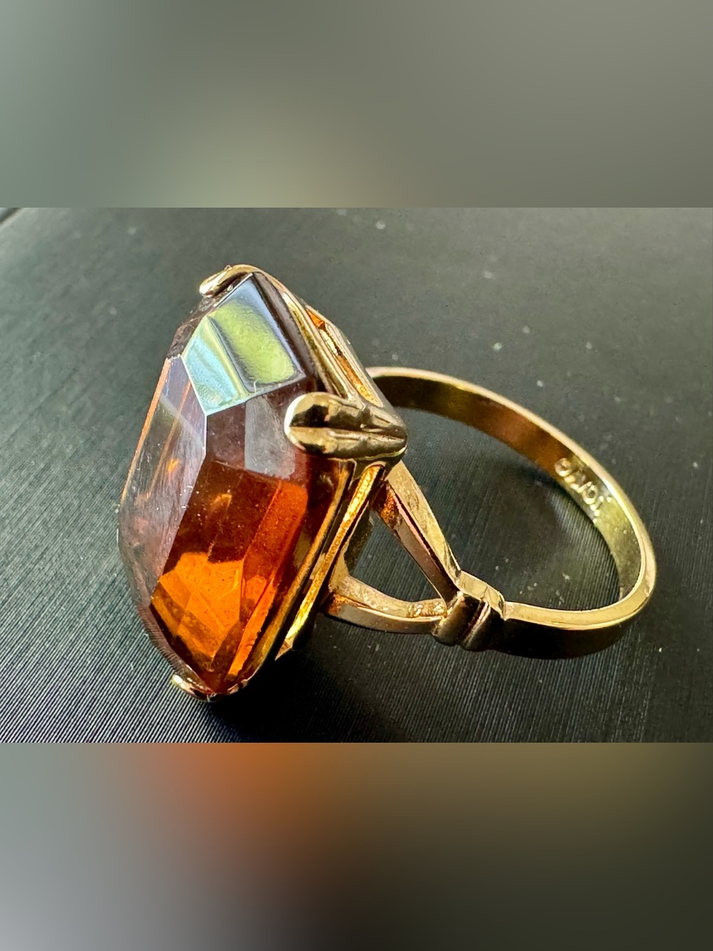 AVON Vintage 70s Smoky Luster Ring Emerald Cut 4-Prong Facetted Glass 9
